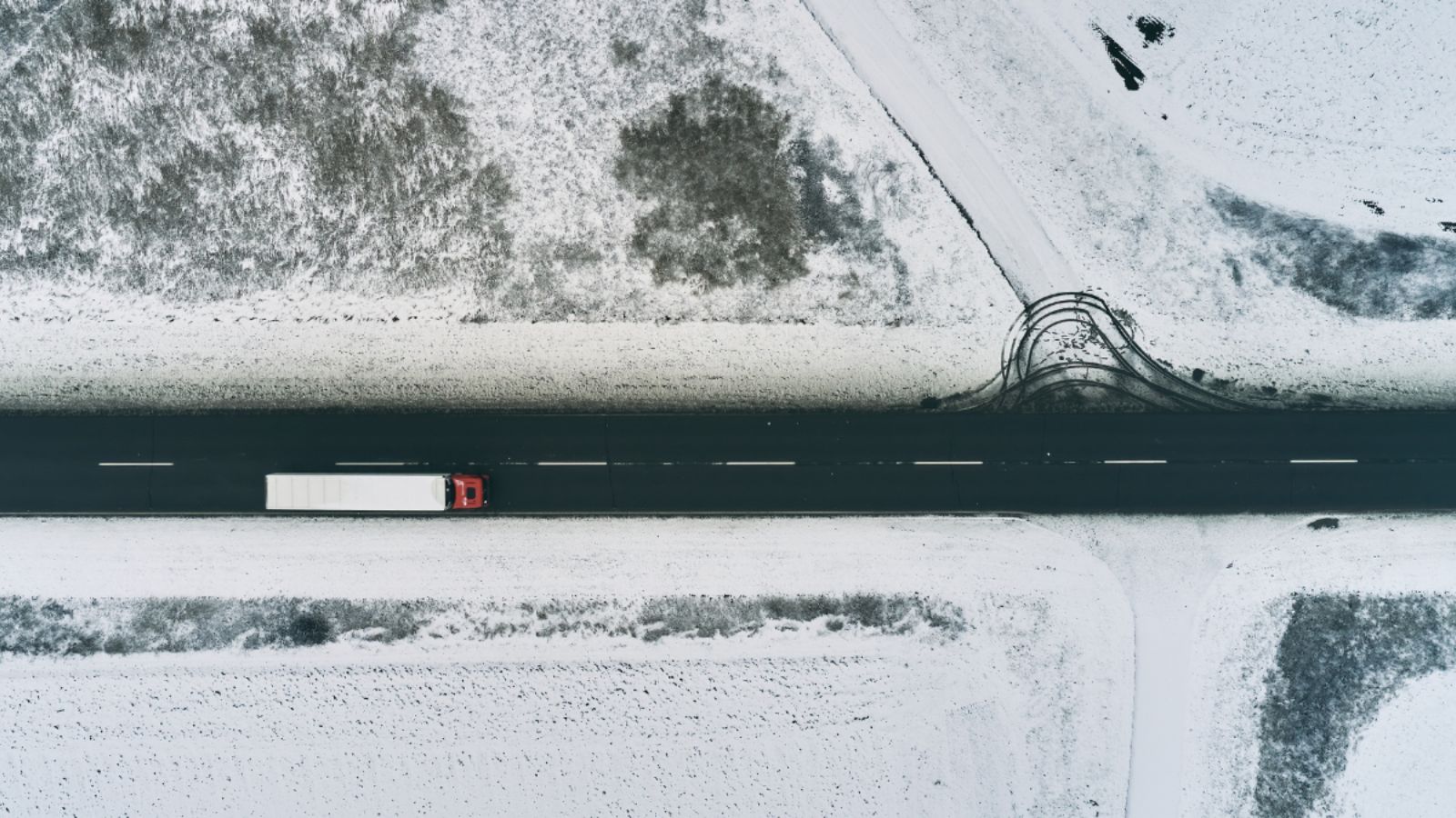 How 3PLs Help Manufacturers Stabilize Supply Chains During Peak Weather Disruptions