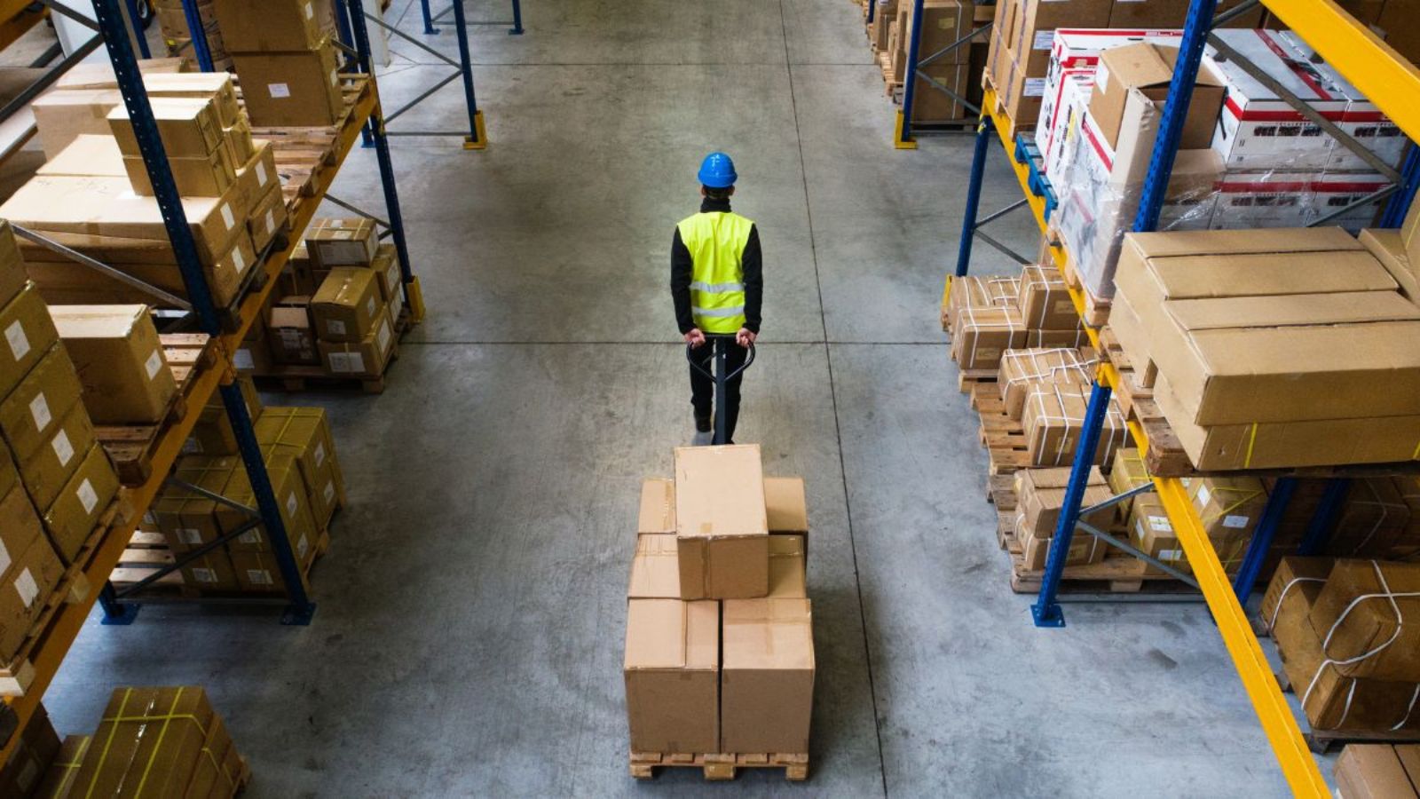 Why Midwest Distribution Centers Become Critical as Coastal Ports Slow Down in Summer